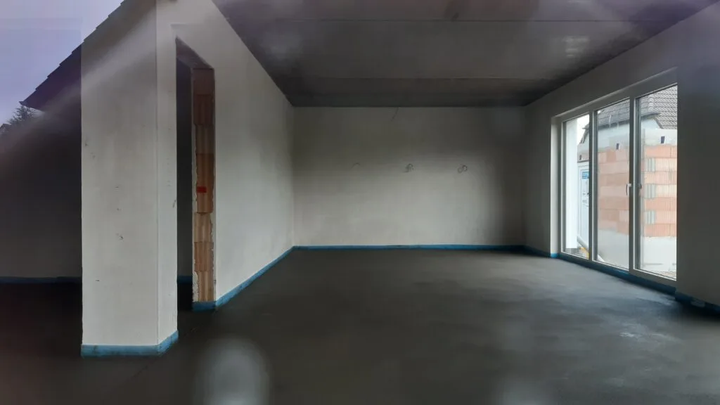 Wohnzimmer, durch’s Fenster fotografiert – anders geht’s ja nicht