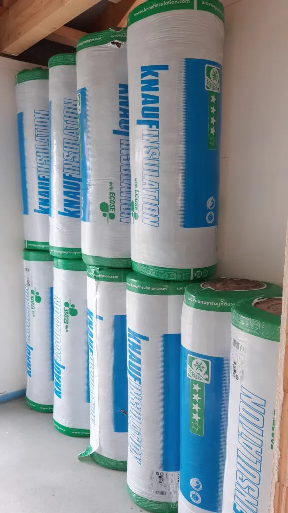 …noch mehr Dämmmaterial im Arbeitszimmer