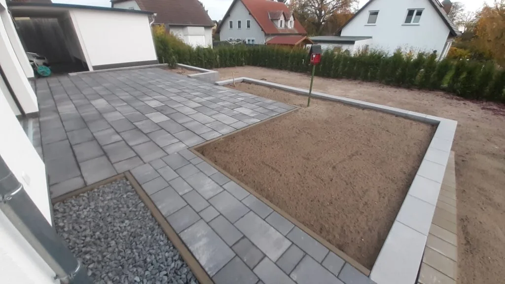 Die Westterrasse ist auch fertig