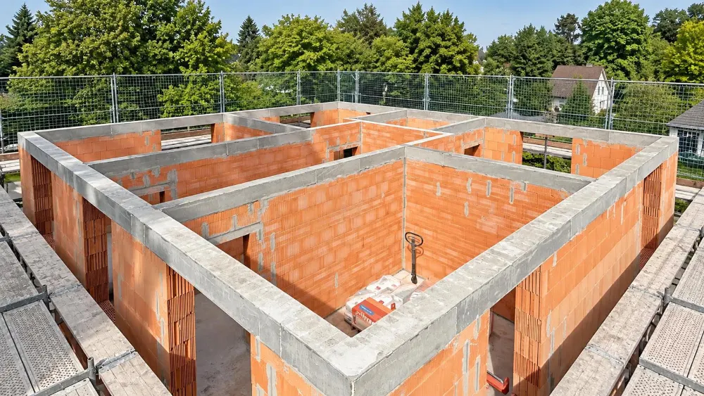 Poroton-Ziegelmauerwerk im Rohbau eines Richter-Hauses